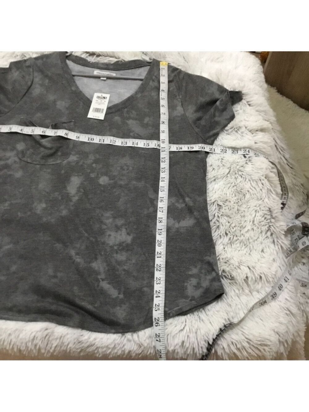 Grayson Threads v neck rounded hem short sleeve tee Woman's size Large - Picture 8 of 15